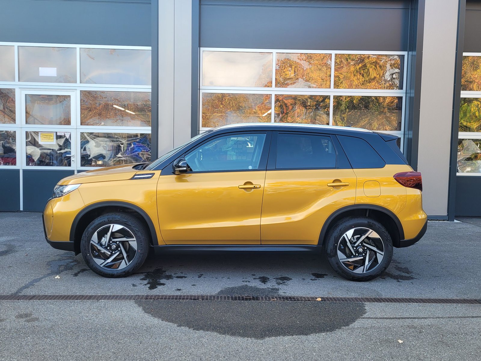 SUZUKI Vitara 1.4 T Compact Top Hybrid 4x4, Mild-Hybrid Petrol/Electric, Ex-demonstrator, Automatic - 3