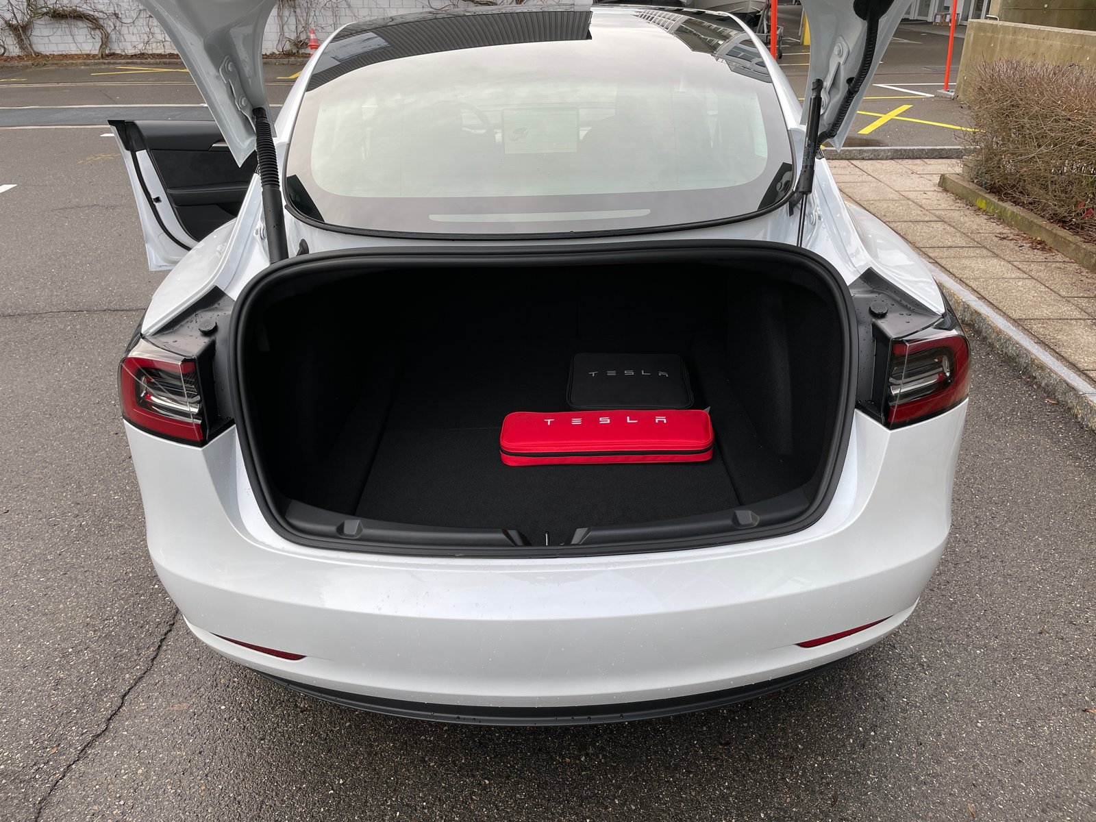 TESLA Model 3 Dual Motor Performance AWD, Elektro, Neuwagen, Automatik - 7