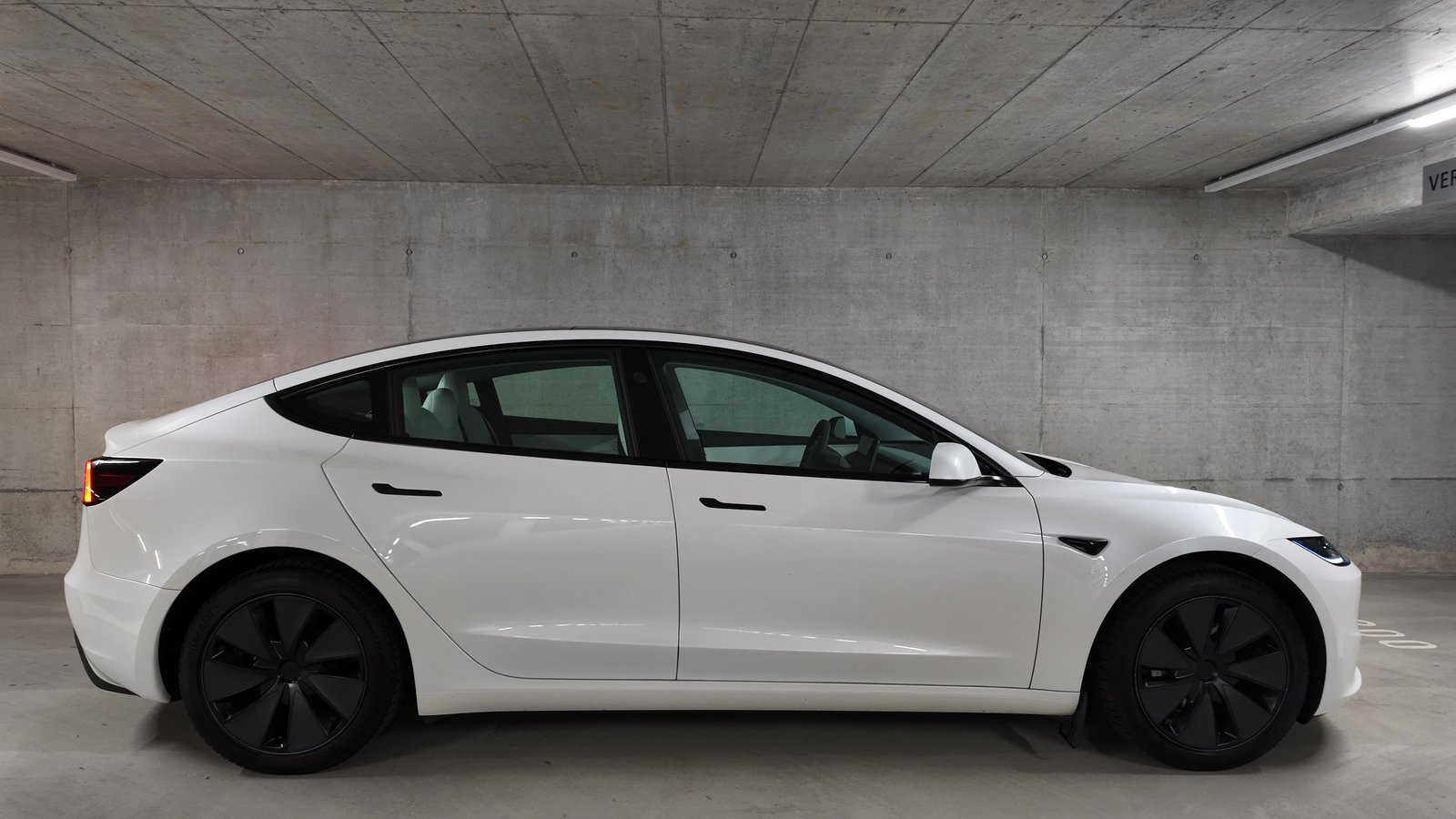 TESLA Model 3 RWD, Electric, Second hand / Used, Automatic - 4