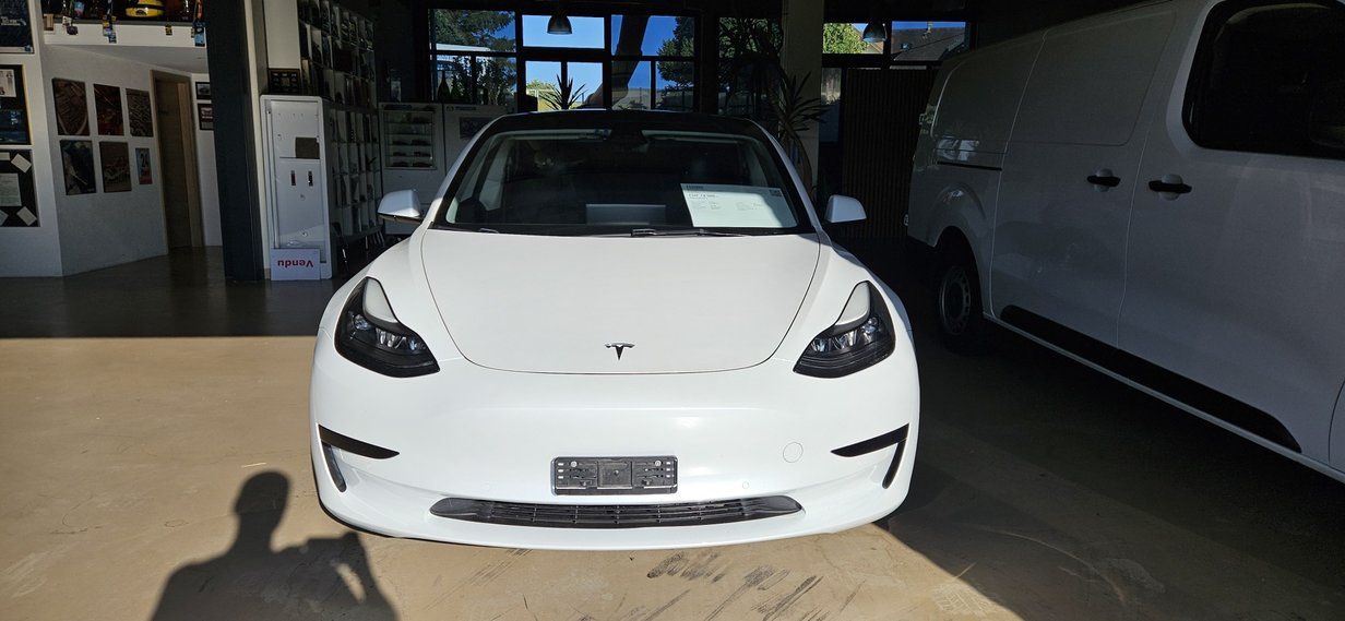 TESLA Model 3