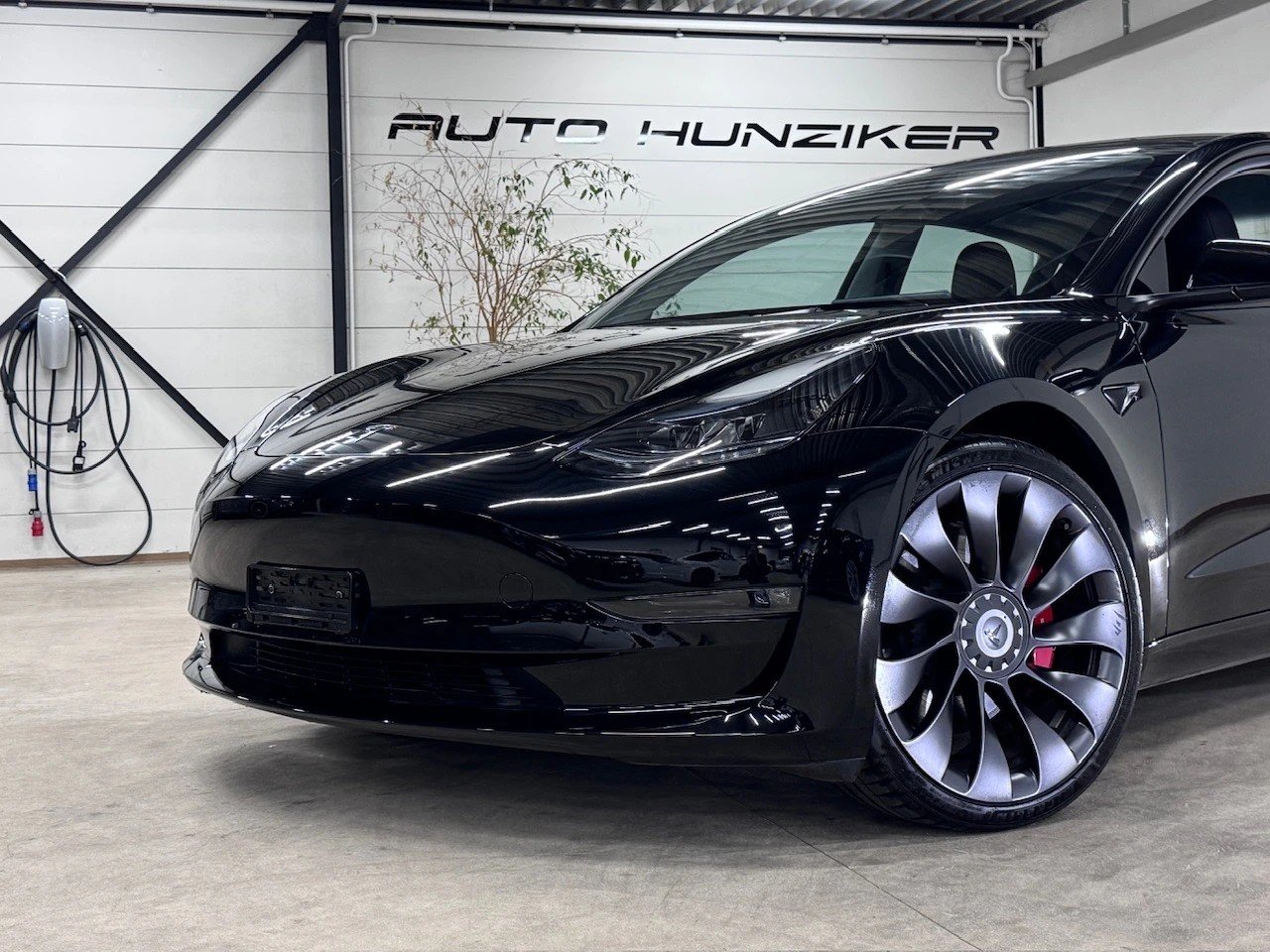 TESLA Model 3 Black-Performance 513 PSDual Motor AWD / Wärm, Elektro, Occasion / Gebraucht, Automatik - 2