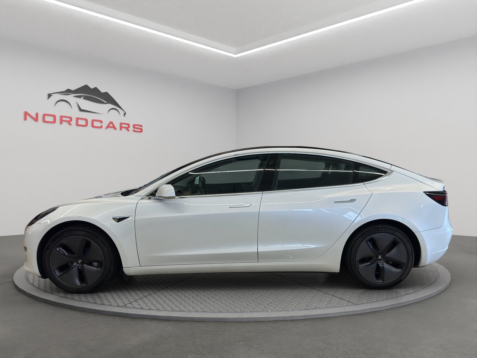 TESLA Model 3 Long Range Dual Motor AWD, Electric, Second hand / Used, Automatic - 2