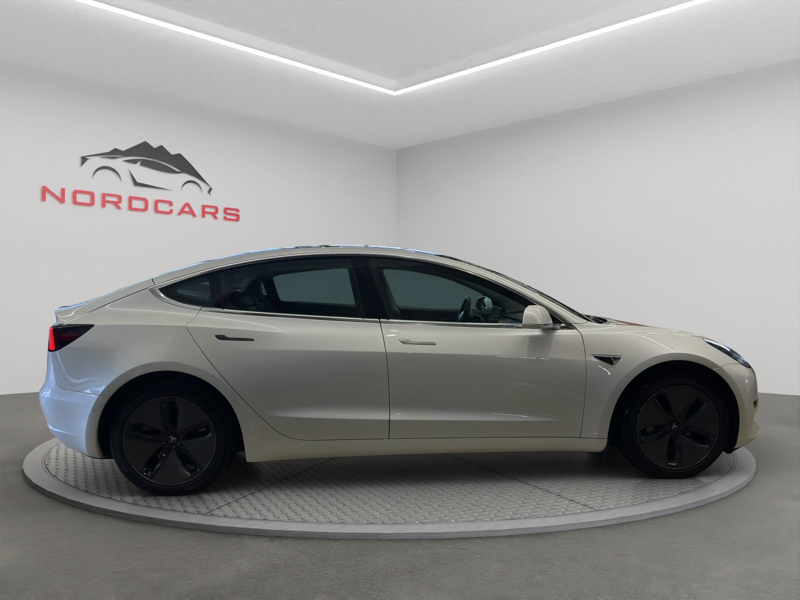 TESLA Model 3 Long Range Dual Motor AWD, Electric, Second hand / Used, Automatic - 6