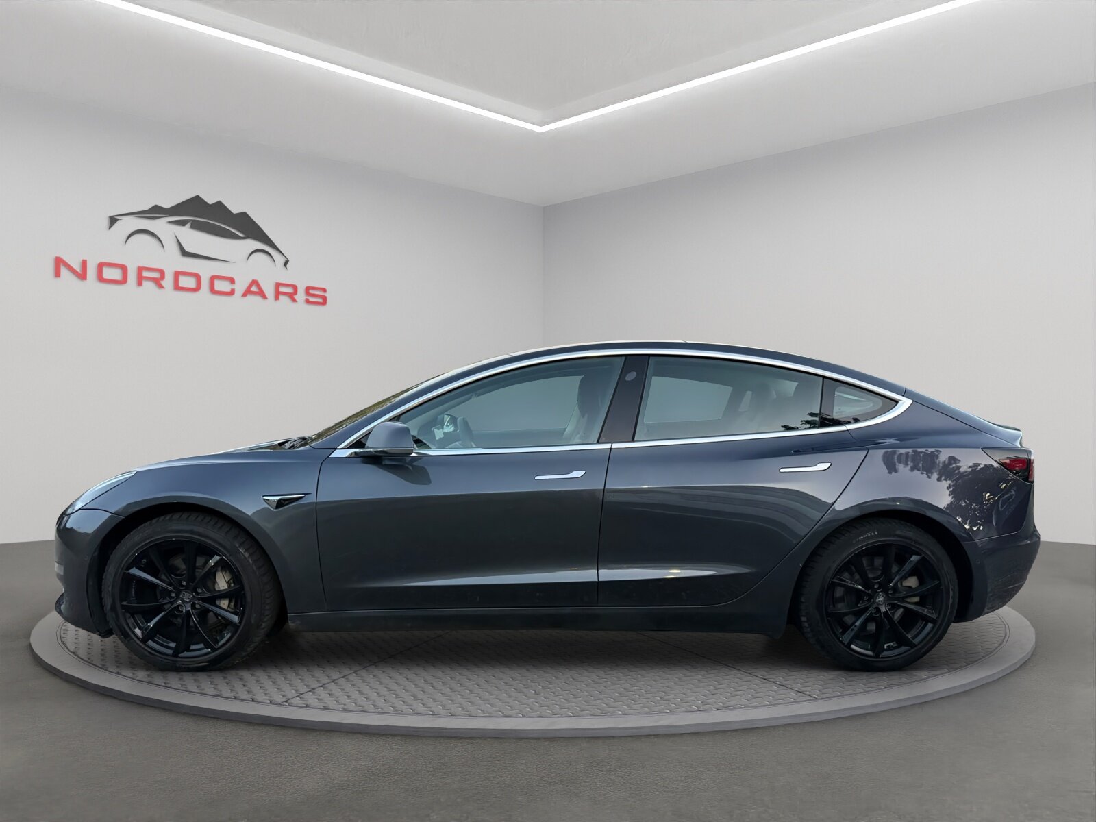 TESLA Model 3 Long Range Dual Motor AWD, Elektro, Occasion / Gebraucht, Automatik - 2
