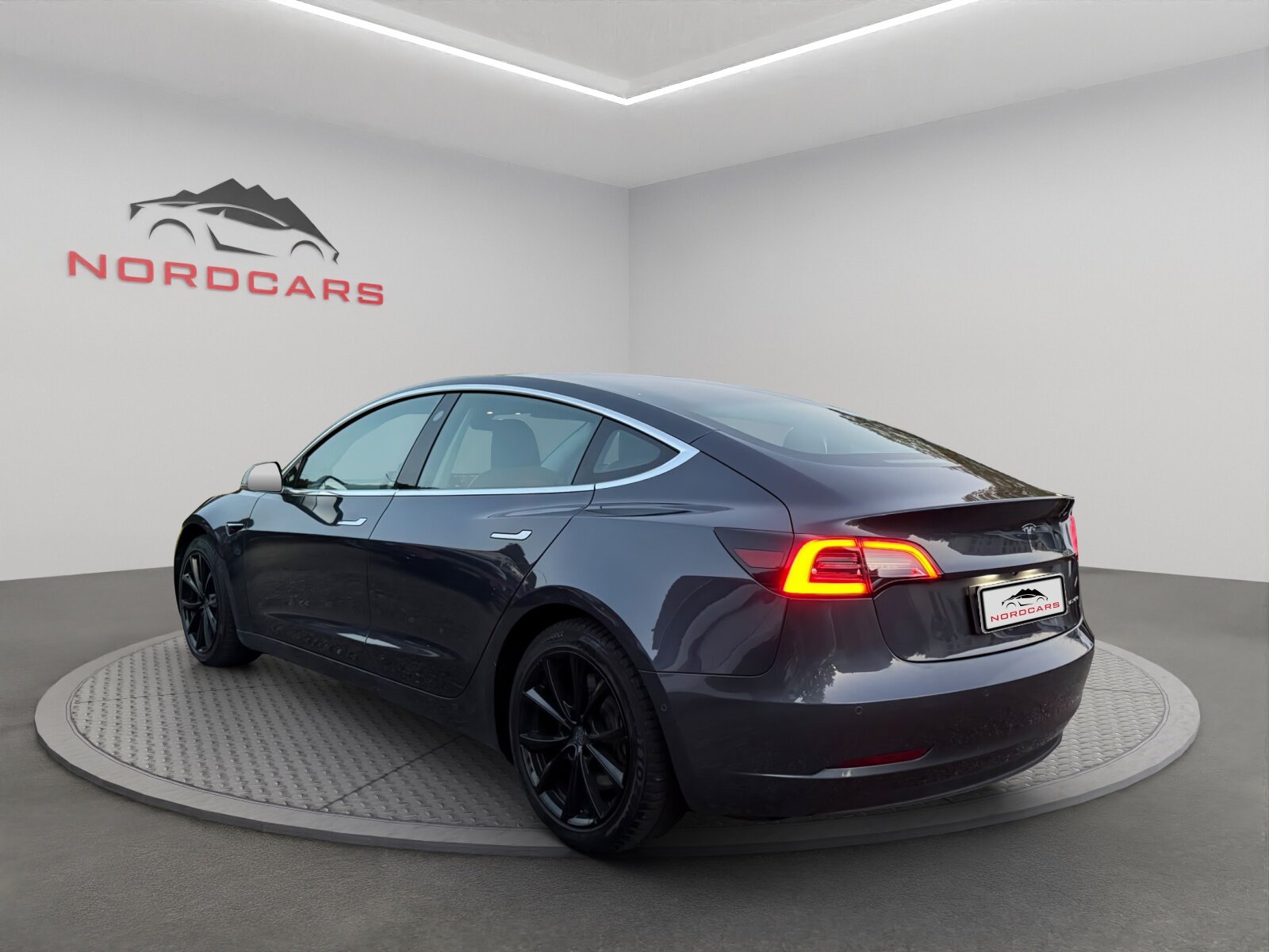 TESLA Model 3 Long Range Dual Motor AWD, Elektro, Occasion / Gebraucht, Automatik - 3