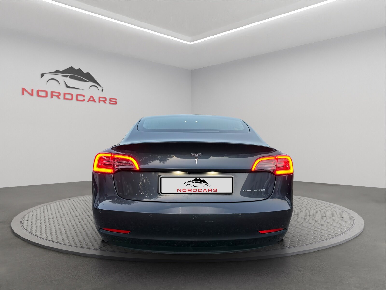 TESLA Model 3 Long Range Dual Motor AWD, Elektro, Occasion / Gebraucht, Automatik - 4