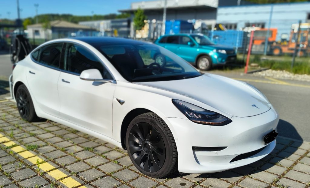 TESLA MODEL 3 Long Range D