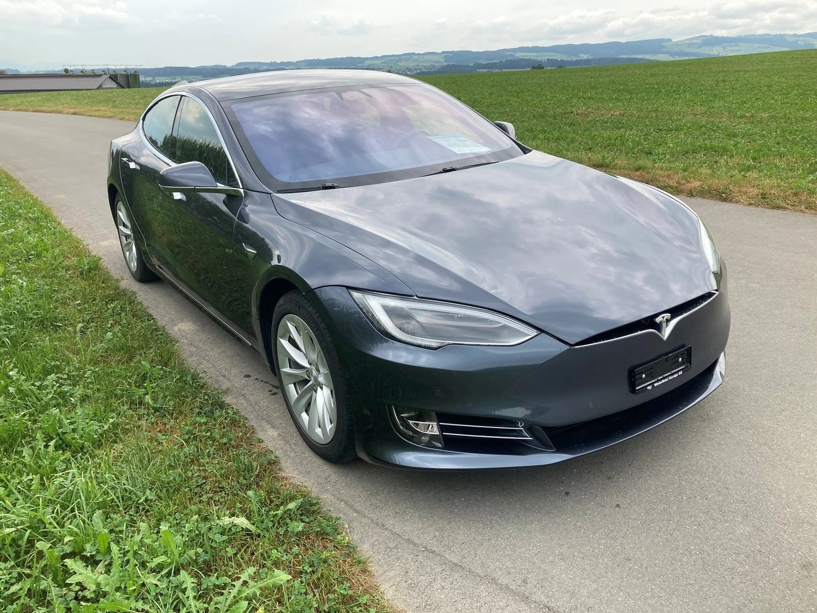 TESLA Model S 75 D