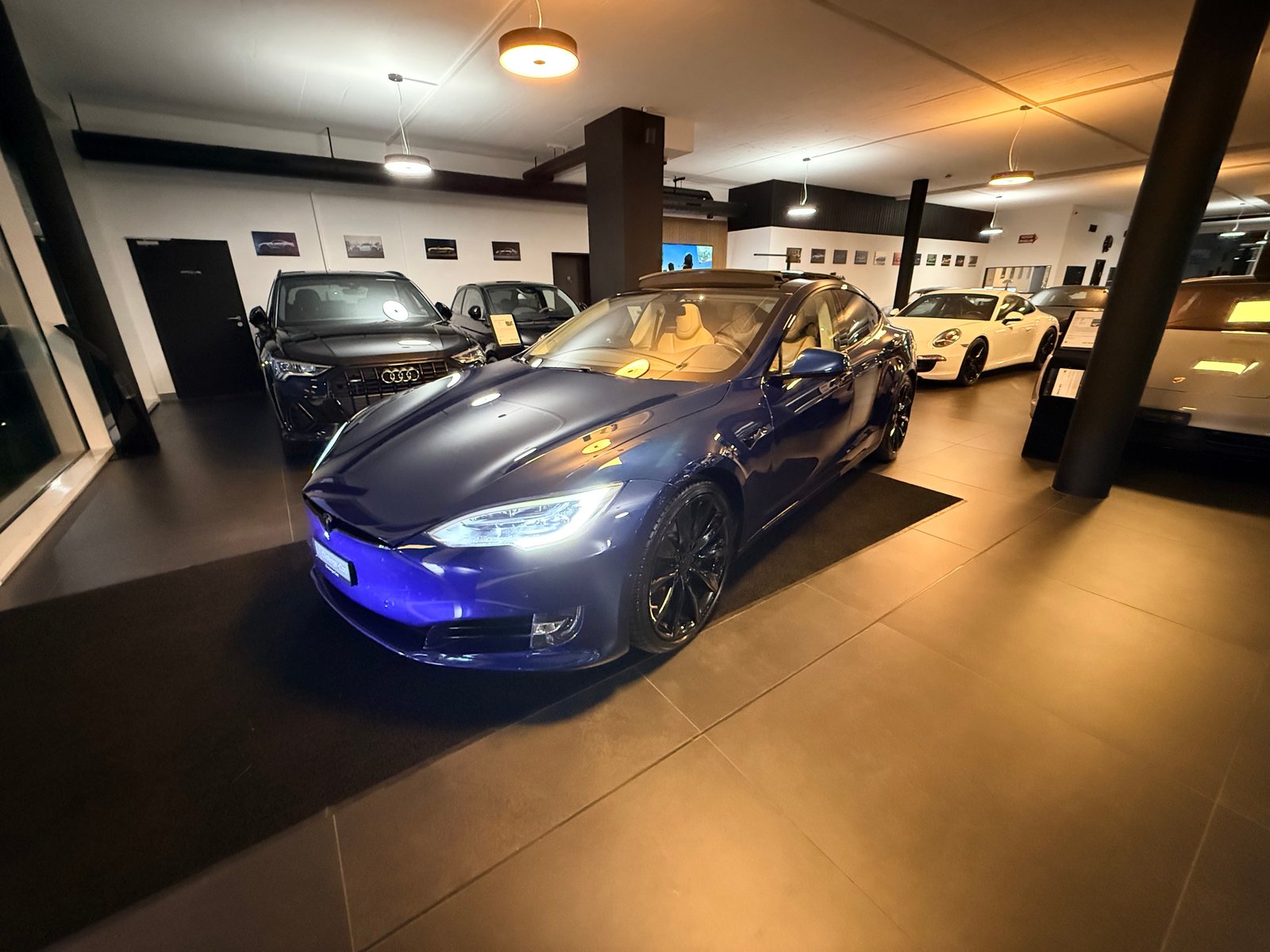 TESLA Model S 100 D