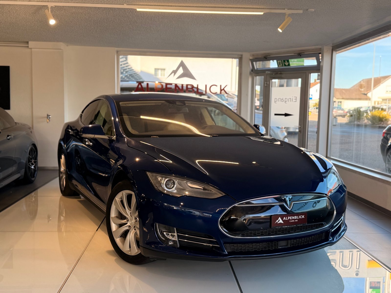 TESLA Model S 85 D