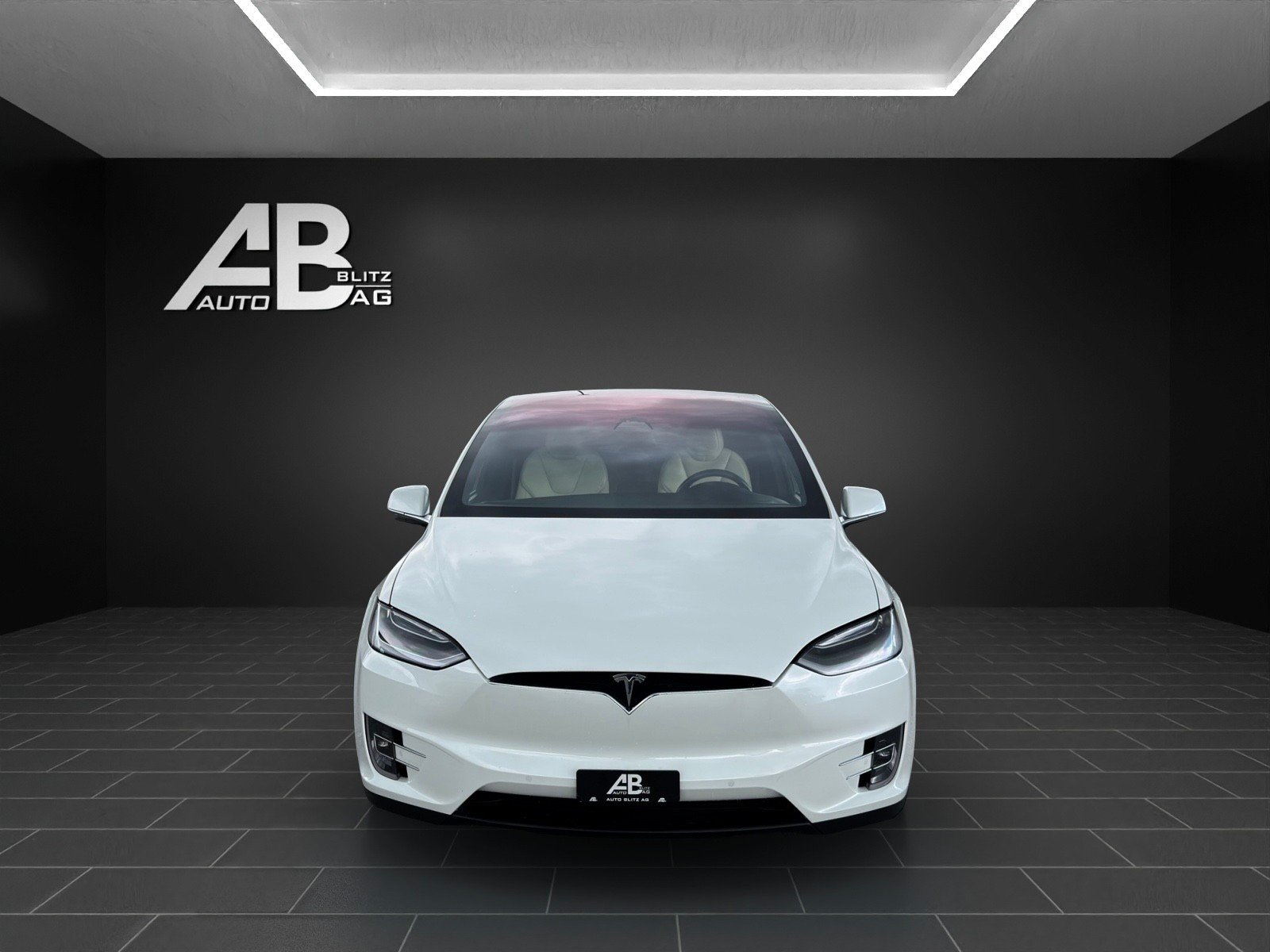 TESLA Model X Maximale-Reichweite mit 562 PS und revidierter