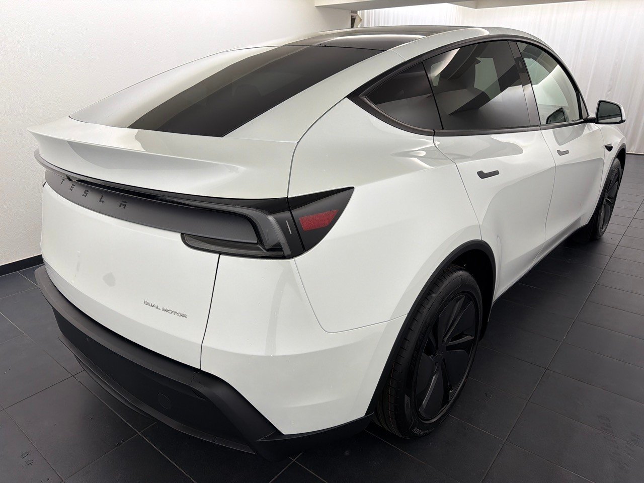 TESLA Model Y Long Range AWD, Elettrica, Auto nuove, Automatico - 3