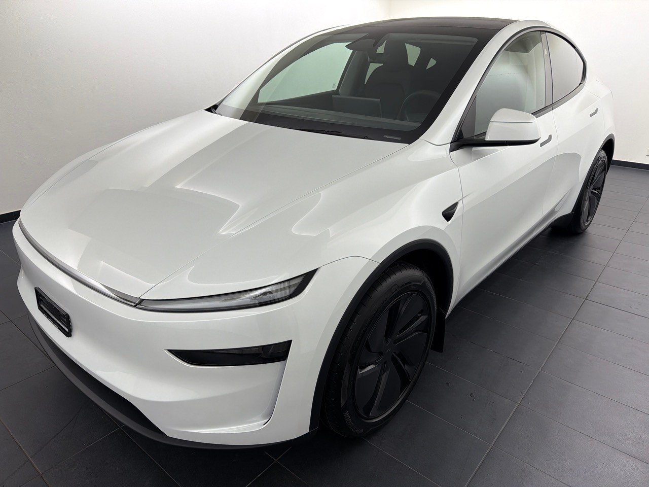 TESLA Model Y Long Range AWD, Elektro, Neuwagen, Automat