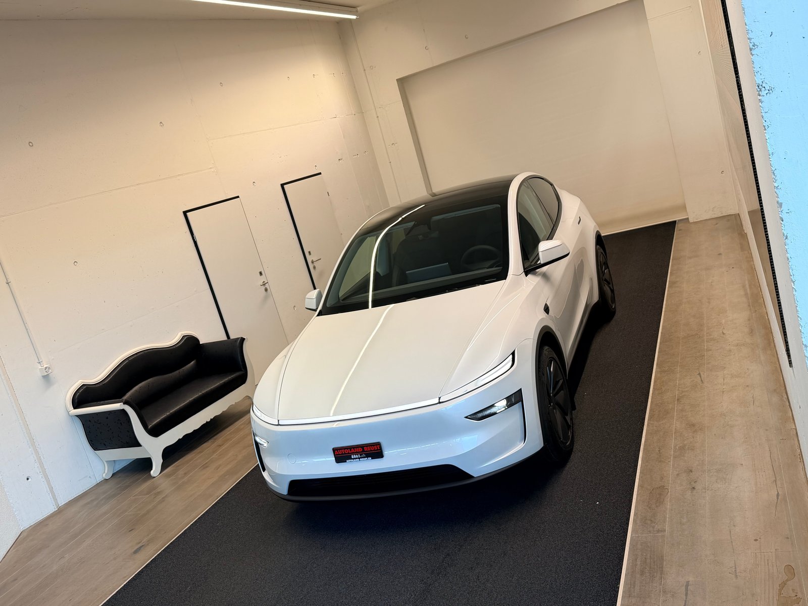 TESLA Model Y Long Range AWD, Elektro, Neuwagen, Automat - 4