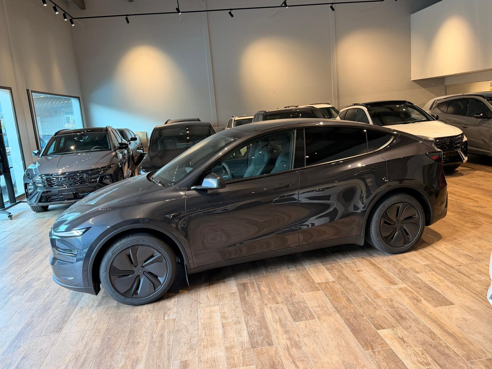 TESLA Model Y Long Range Premium AWD8-fach, Électrique, Voiture nouvelle, Automatique - 7