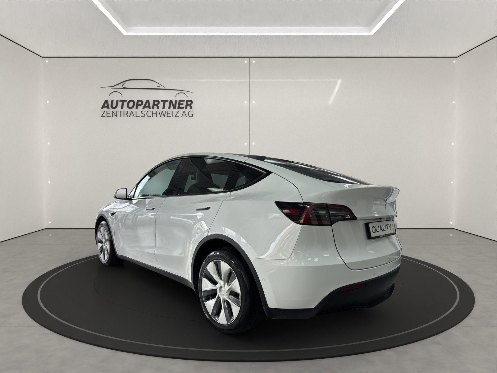 TESLA Model Y Long Range, Électrique, Occasion / Utilisé, Automatique - 3