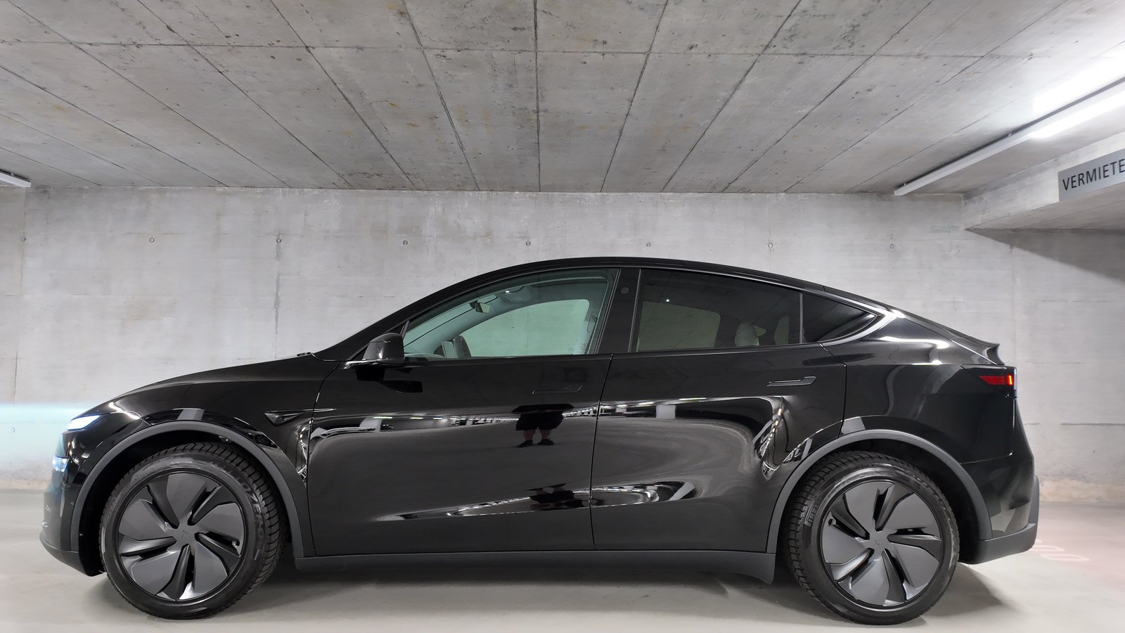 TESLA Model Y Long Range AWD, Elektro, Occasion / Gebraucht, Automatik - 3