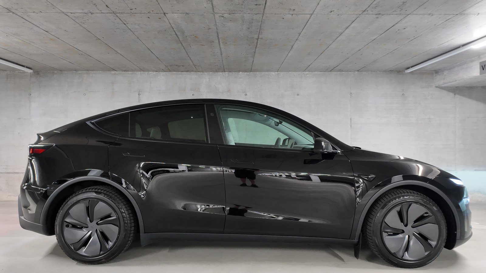 TESLA Model Y Long Range AWD, Elektro, Occasion / Gebraucht, Automatik - 4
