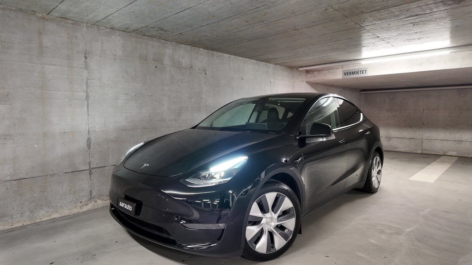 TESLA Model Y Long Range