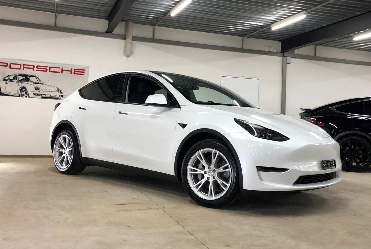 TESLA Model Y Long Range Allrad 514PS / Made in Berlin, Electric, Second hand / Used, Automatic - 3