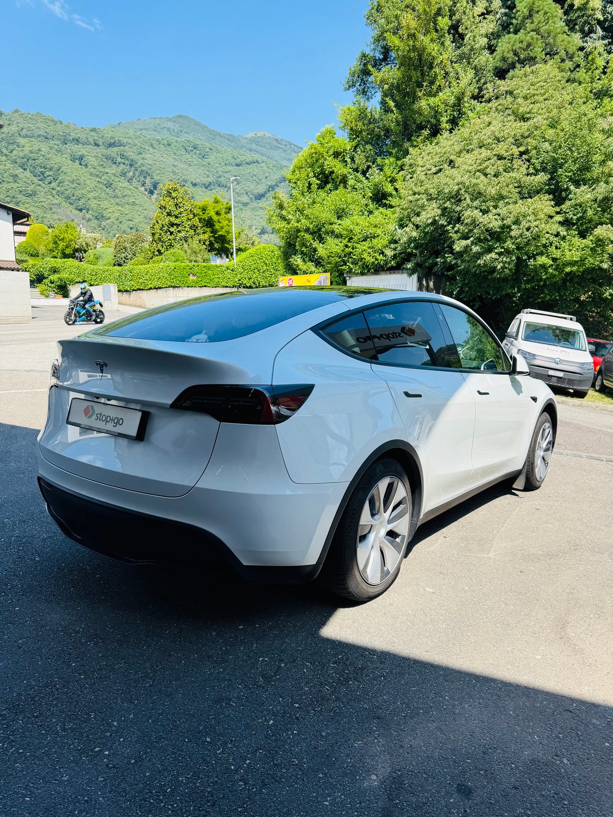 TESLA Model Y RWD, Elektro, Occasion / Gebraucht, Automatik - 7