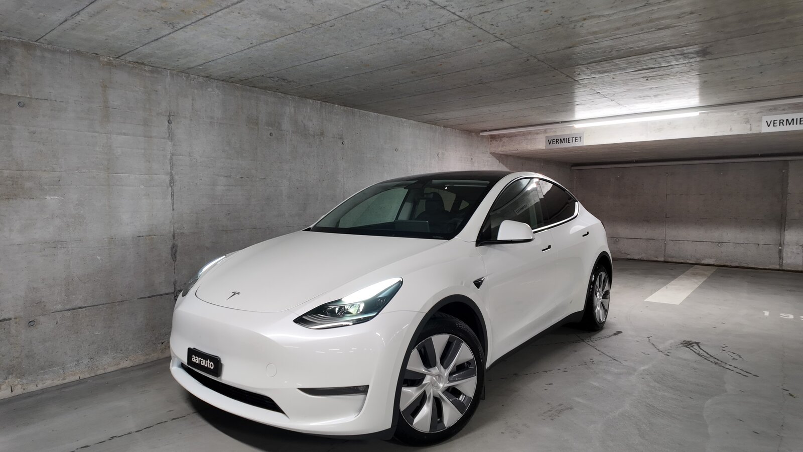 TESLA Model Y Long Range