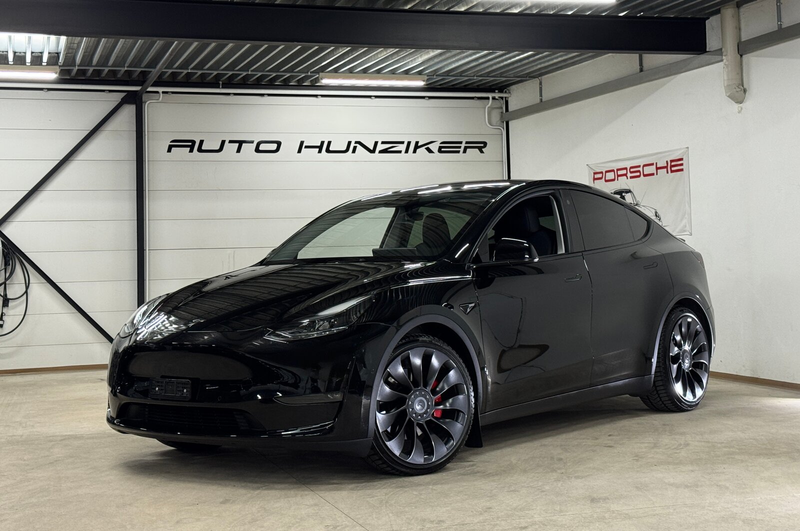 TESLA Model Y Black-Performance 534PSAllrad / Autopilot 3.0 inkl.