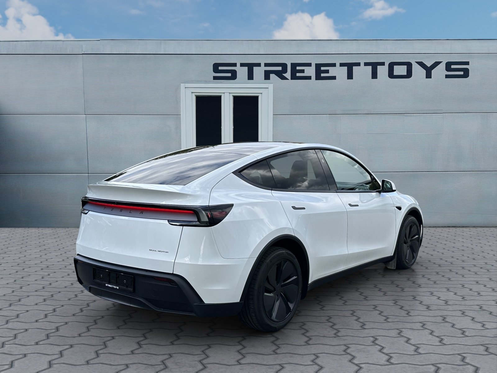 TESLA Model Y Premium AWD Maximale Reichweite 2026, Electric, Ex-demonstrator, Automatic - 3