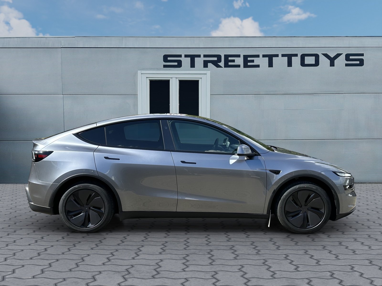 TESLA Model Y Premium AWD Maximale Reichweite 2026, Electric, Ex-demonstrator, Automatic - 2