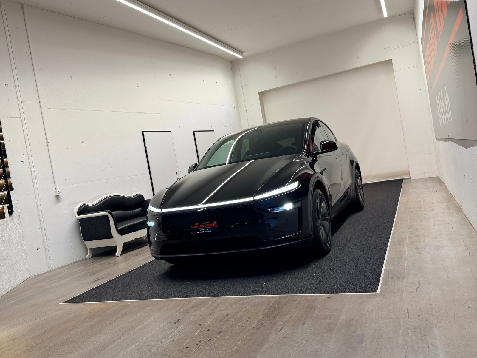 TESLA Model Y Long Range Premium AWD, Electric, Ex-demonstrator, Automatic - 3