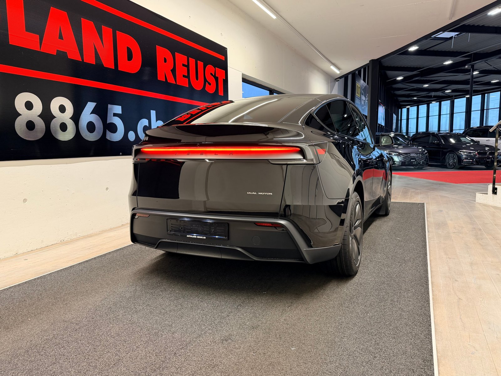 TESLA Model Y Long Range Premium AWD, Electric, Ex-demonstrator, Automatic - 6