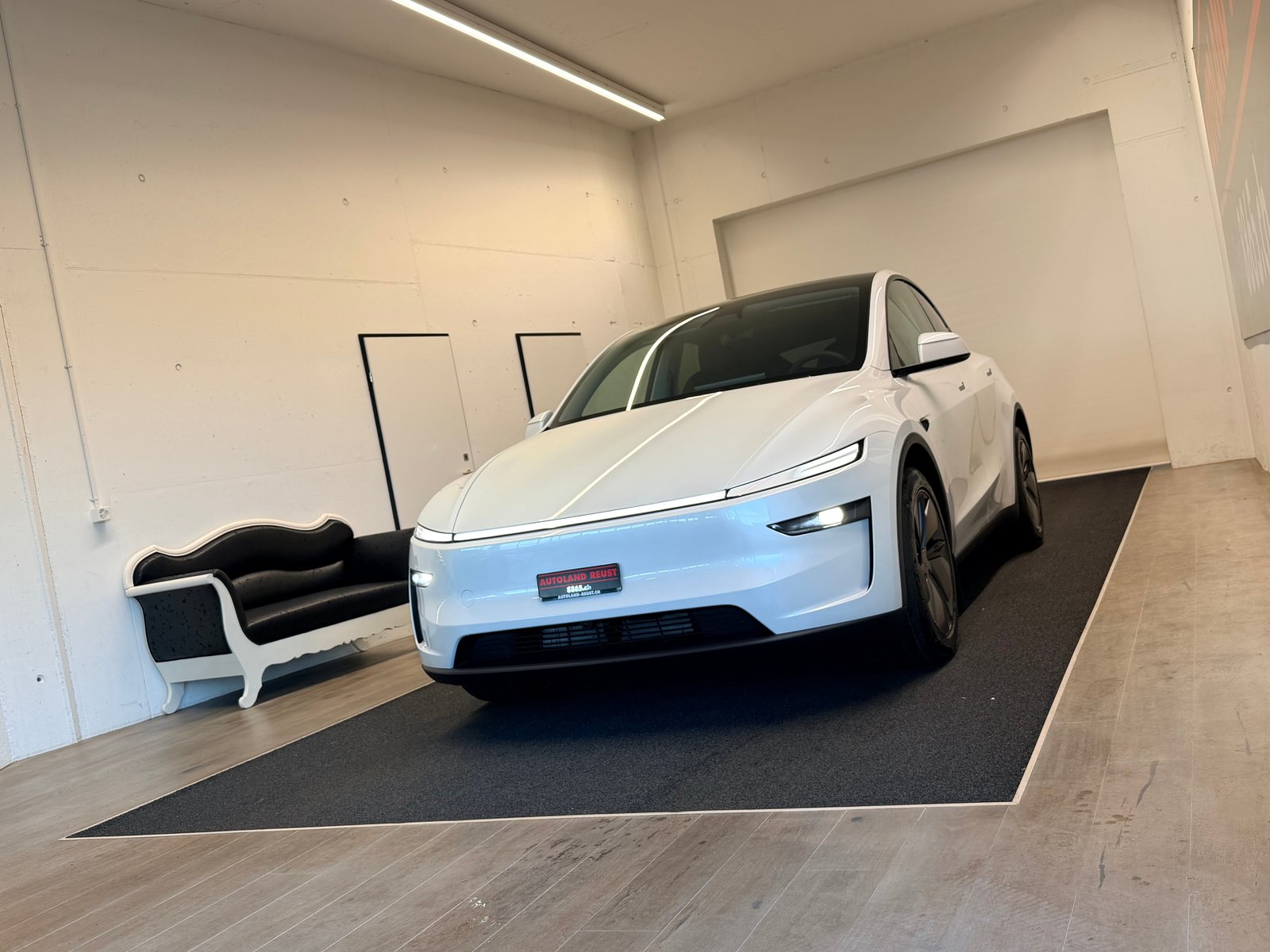 TESLA Model Y Long Range Premium AWD, Electric, Ex-demonstrator, Automatic - 2