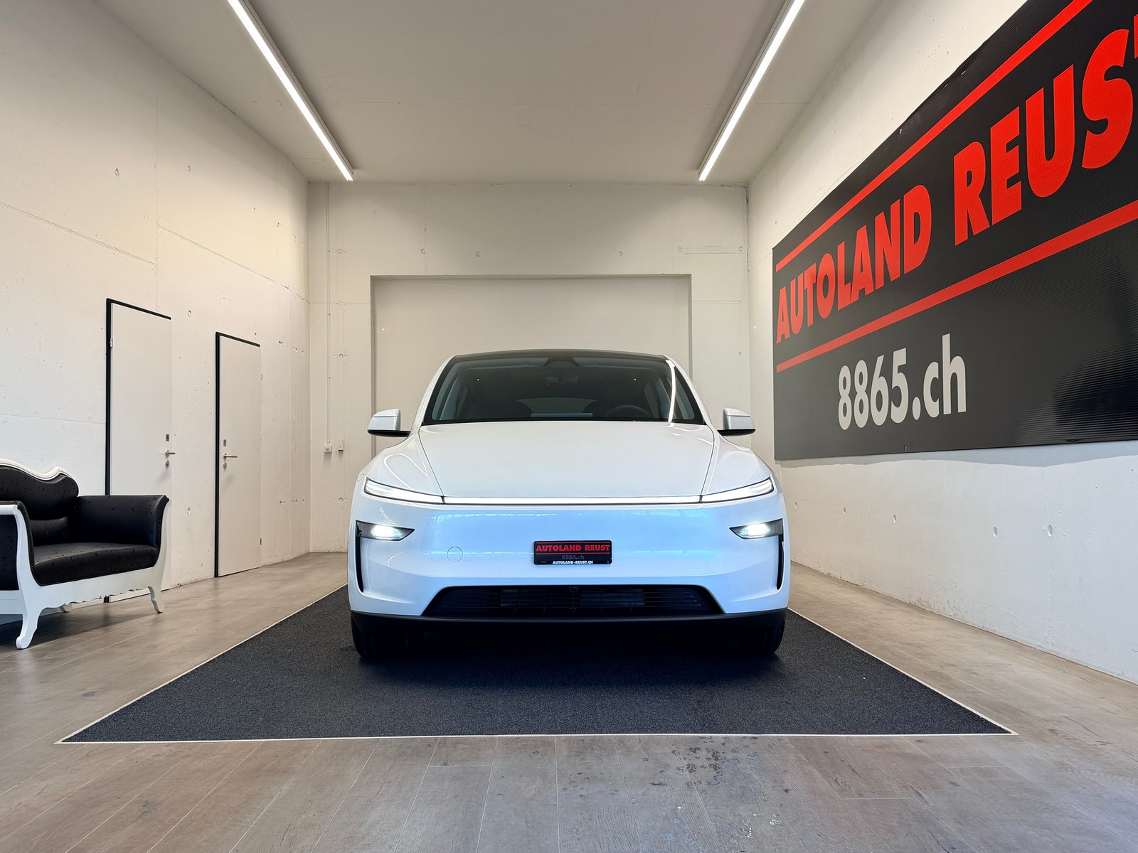 TESLA Model Y Long Range Premium AWD, Electric, Ex-demonstrator, Automatic - 3