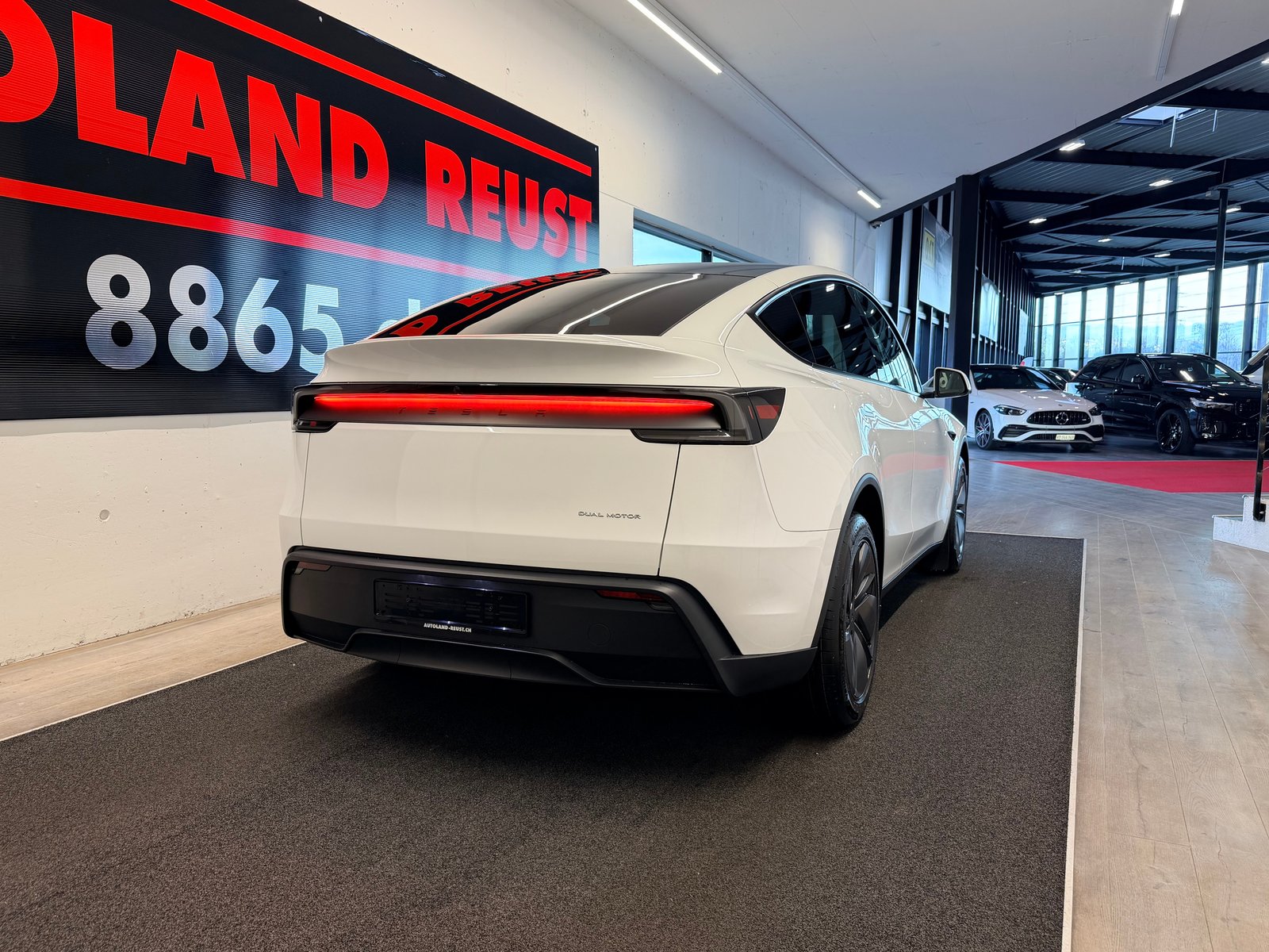 TESLA Model Y Long Range Premium AWD, Electric, Ex-demonstrator, Automatic - 6