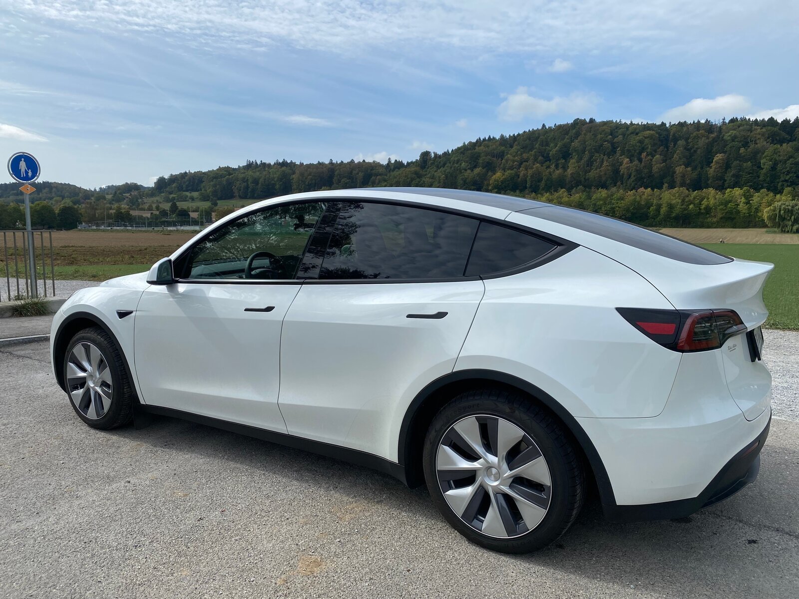 TESLA MODEL Y, Électrique, Occasion / Utilisé, Automatique - 7