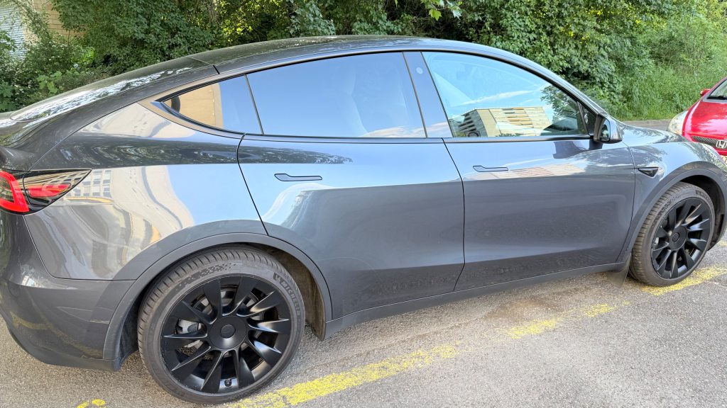TESLA MODEL Y RWD, Électrique, Occasion / Utilisé, Automatique