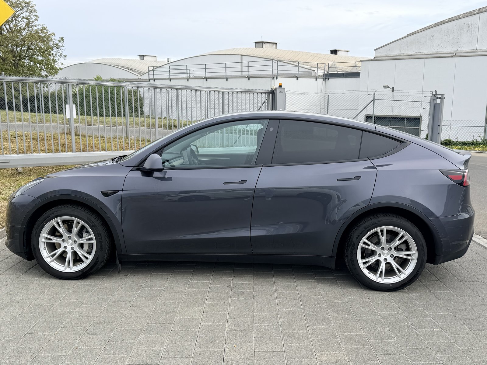 TESLA Model Y Long Range D