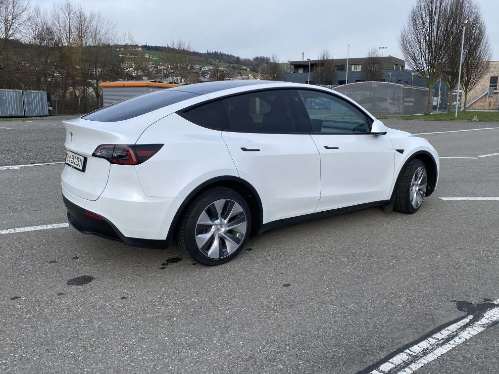 TESLA Model Y Basis, Electric, Second hand / Used, Automatic - 5