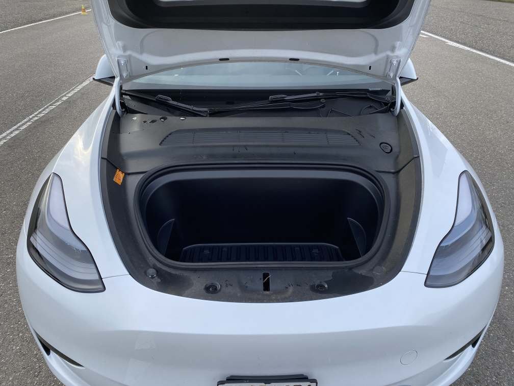 TESLA Model Y Basis, Electric, Second hand / Used, Automatic - 6