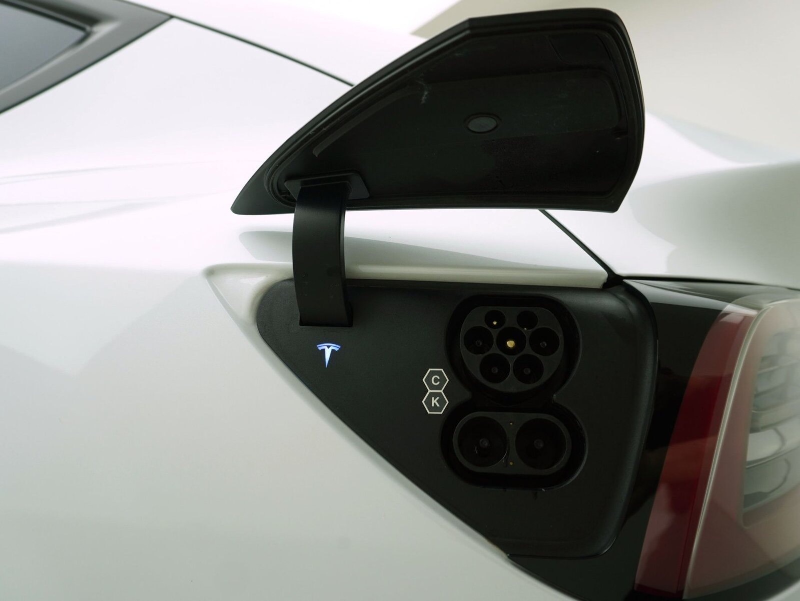 TESLA Model Y Long Range Dual AWD, Électrique, Occasion / Utilisé, Automatique - 4