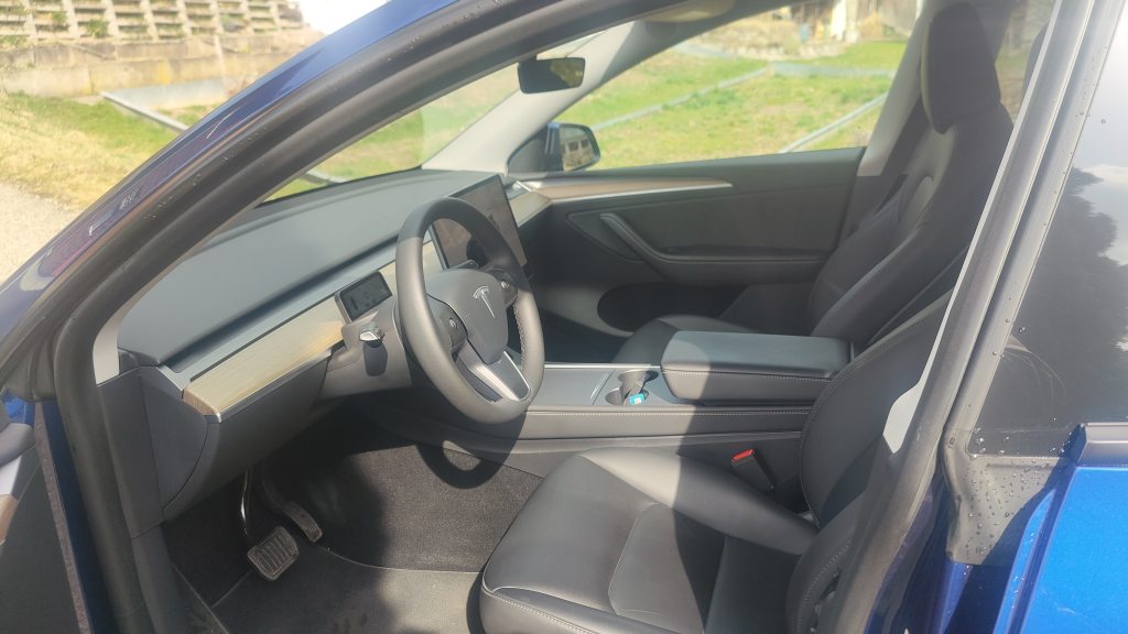 TESLA MODEL Y Long Range Dual Motor Allrad, Electric, Second hand / Used, Automatic - 4