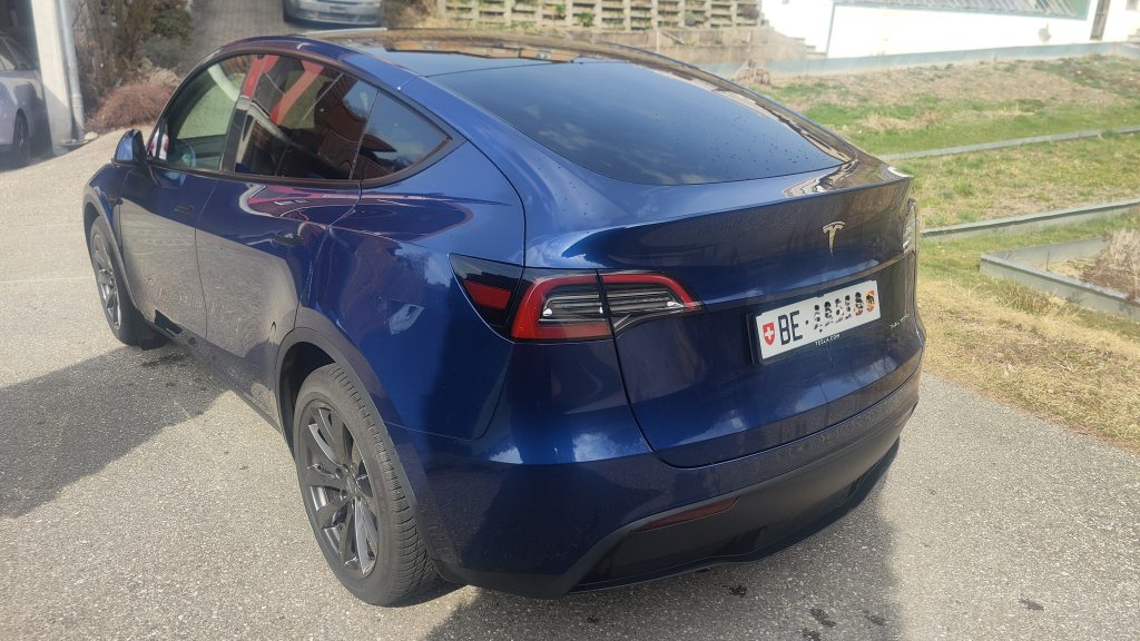 TESLA MODEL Y Long Range Dual Motor Allrad, Electric, Second hand / Used, Automatic - 3