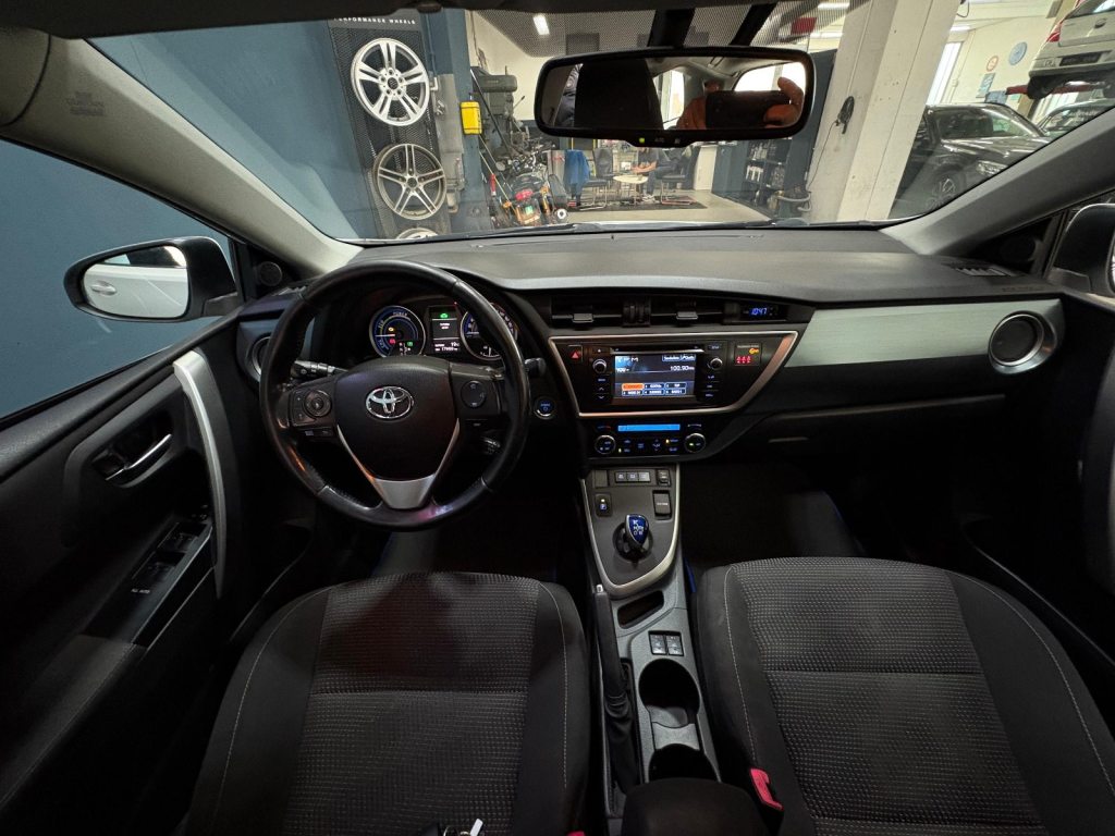 TOYOTA AURIS 1.8 HSD Luna, Voll-Hybrid Benzin/Elektro, Occasion / Gebraucht, Automatik - 6