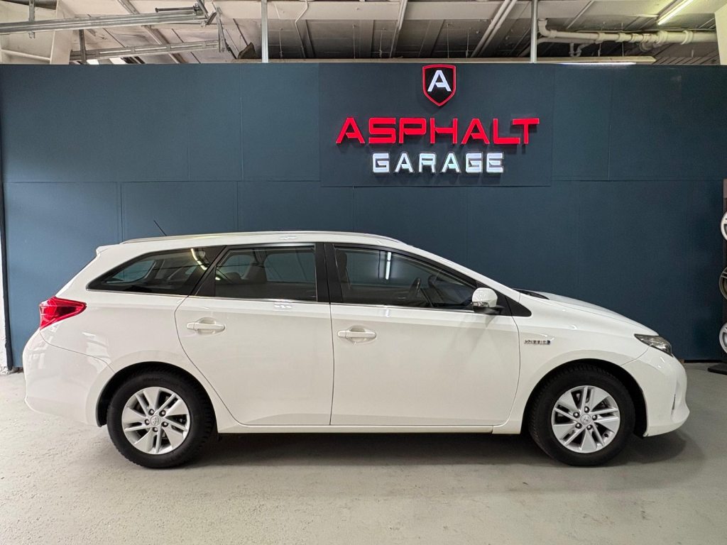 TOYOTA AURIS 1.8 HSD Luna, Voll-Hybrid Benzin/Elektro, Occasion / Gebraucht, Automatik - 4