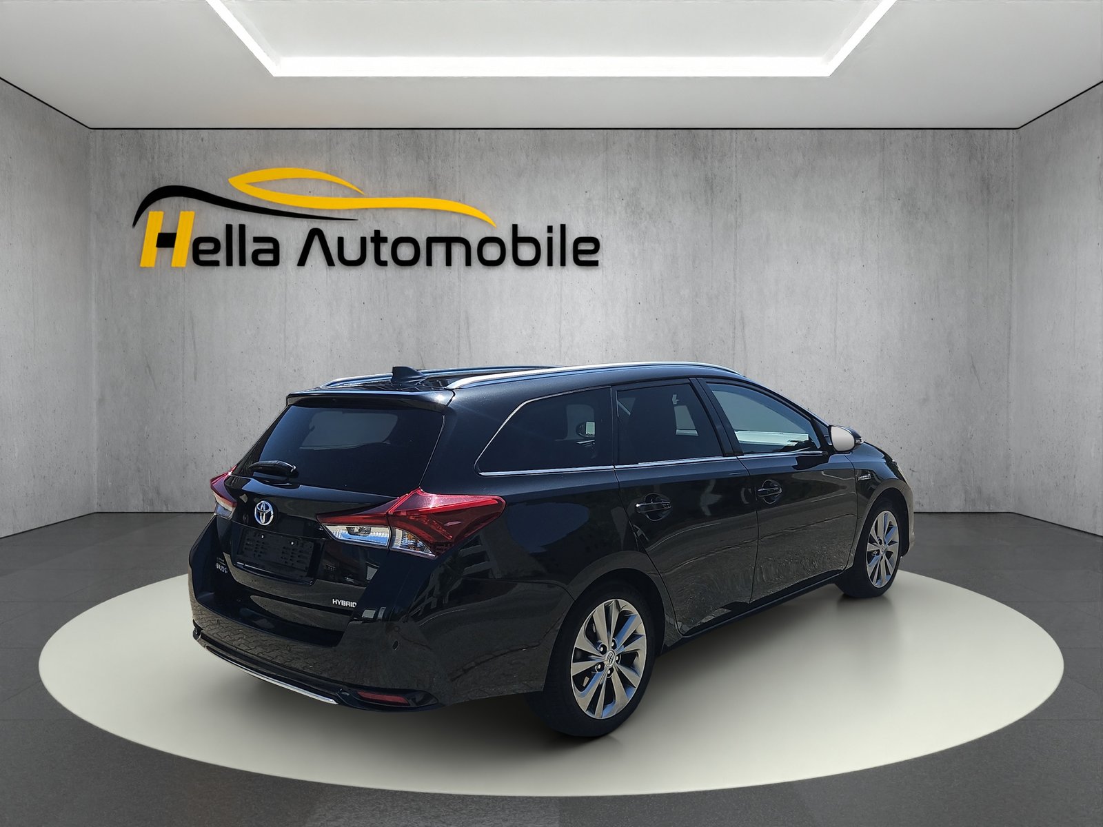 TOYOTA Auris Touring Sports 1.8 HSD Trend e-CVT, Hybride Intégral Essence/Électricité, Occasion / Utilisé, Automatique - 2