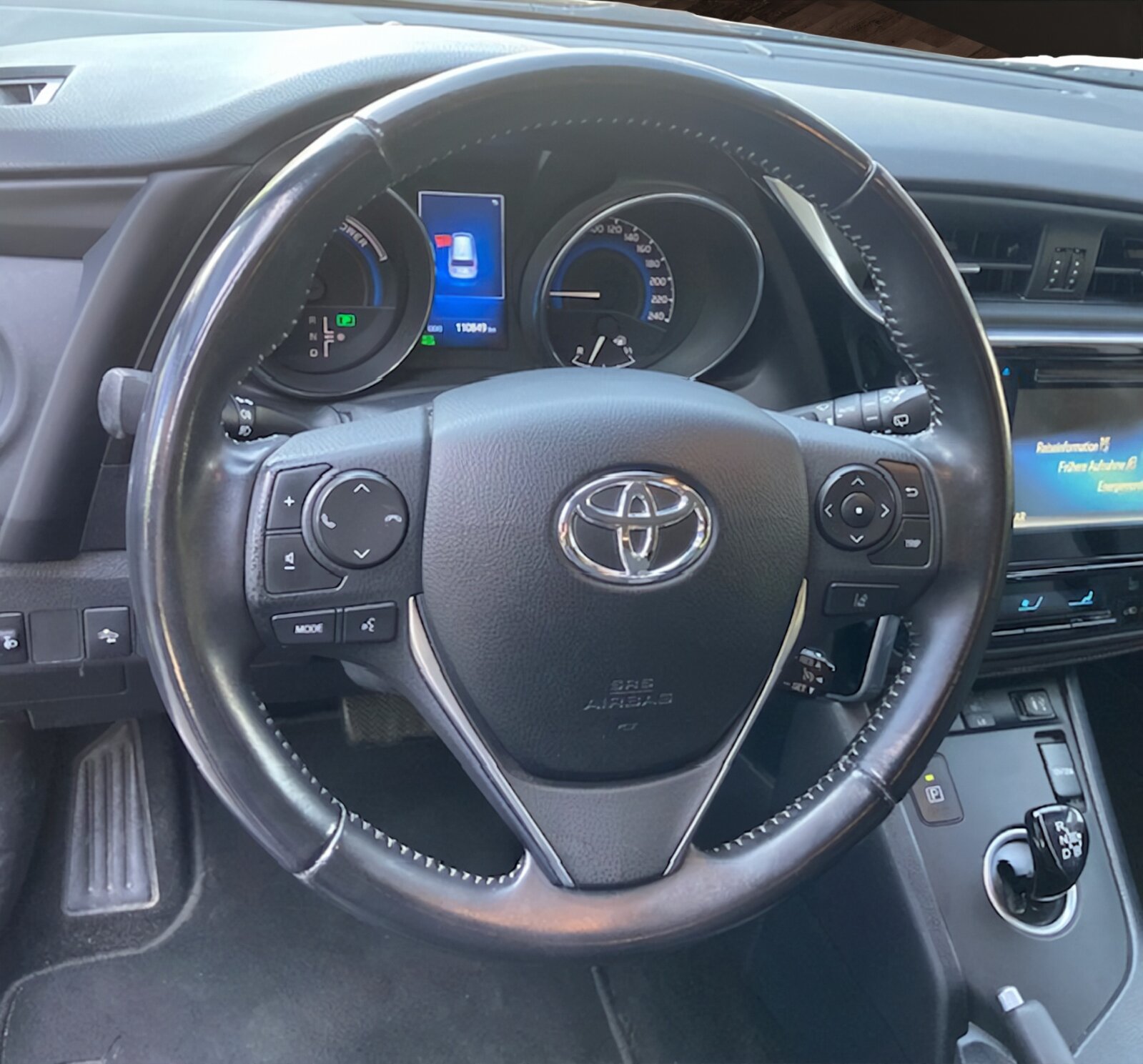TOYOTA Auris Touring Sports 1.8 HSD Trend, Voll-Hybrid Benzin/Elektro, Occasion / Gebraucht, Automatik - 6