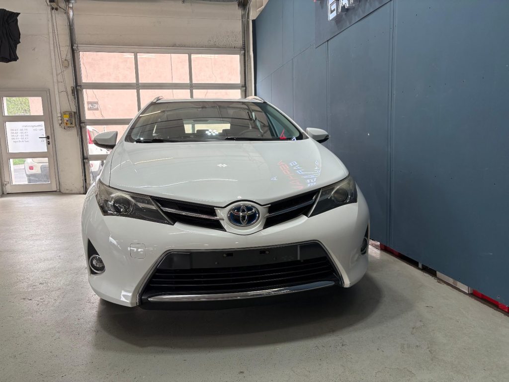 TOYOTA AURIS 1.8 HSD Luna, Voll-Hybrid Benzin/Elektro, Occasion / Gebraucht, Automatik - 2