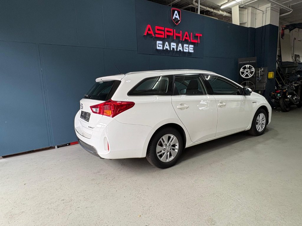 TOYOTA AURIS 1.8 HSD Luna, Voll-Hybrid Benzin/Elektro, Occasion / Gebraucht, Automatik - 3