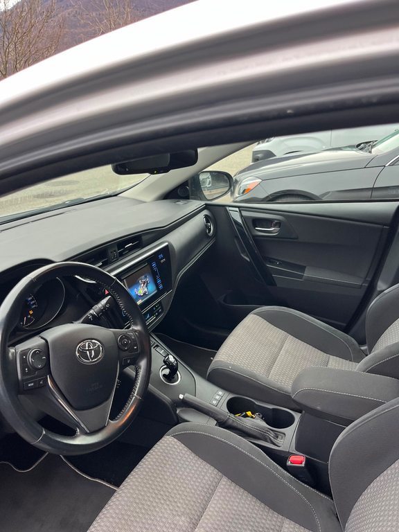 TOYOTA Auris HSD, Hybride Léger Essence/Électricité, Occasion / Utilisé, Automatique - 6