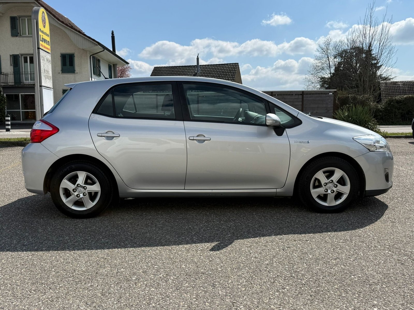 TOYOTA Auris 1.8 16V HSD Linea Luna, Hybride Intégral Essence/Électricité, Occasion / Utilisé, Automatique - 4